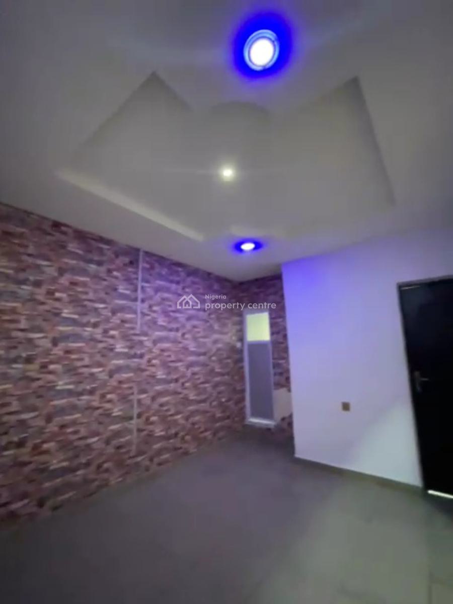 Lovely 1bedroom Flat Upstairs with Balcony, Obanikoro, Shomolu, Lagos, Mini Flat (room and Parlour) for Sale