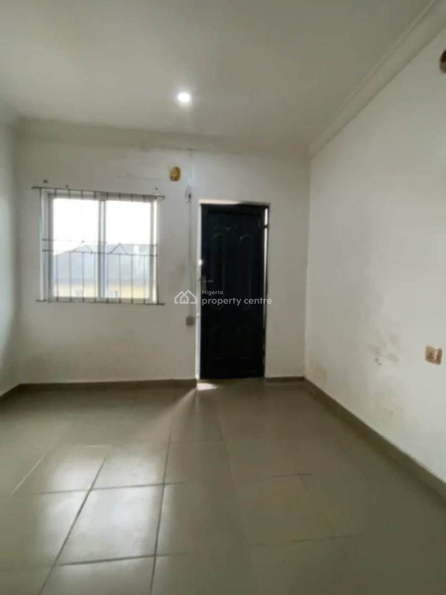 Lovely 1bedroom Flat Upstairs with Balcony, Obanikoro, Shomolu, Lagos, Mini Flat (room and Parlour) for Sale