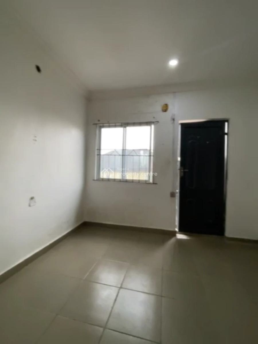 Lovely 1bedroom Flat Upstairs with Balcony, Obanikoro, Shomolu, Lagos, Mini Flat (room and Parlour) for Sale