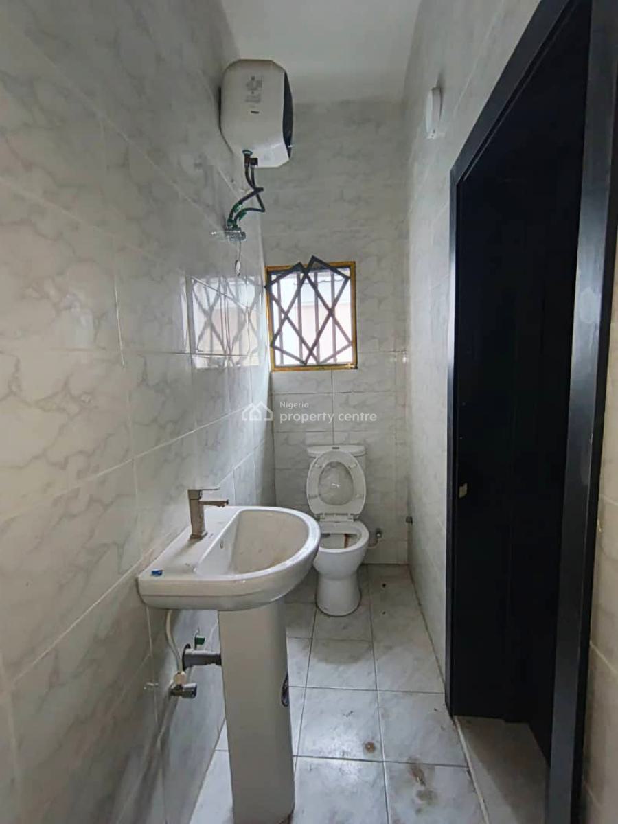 a 3 Bedroom Flat, Shoprite Road, Osapa, Lekki, Lagos, Flat / Apartment for Sale