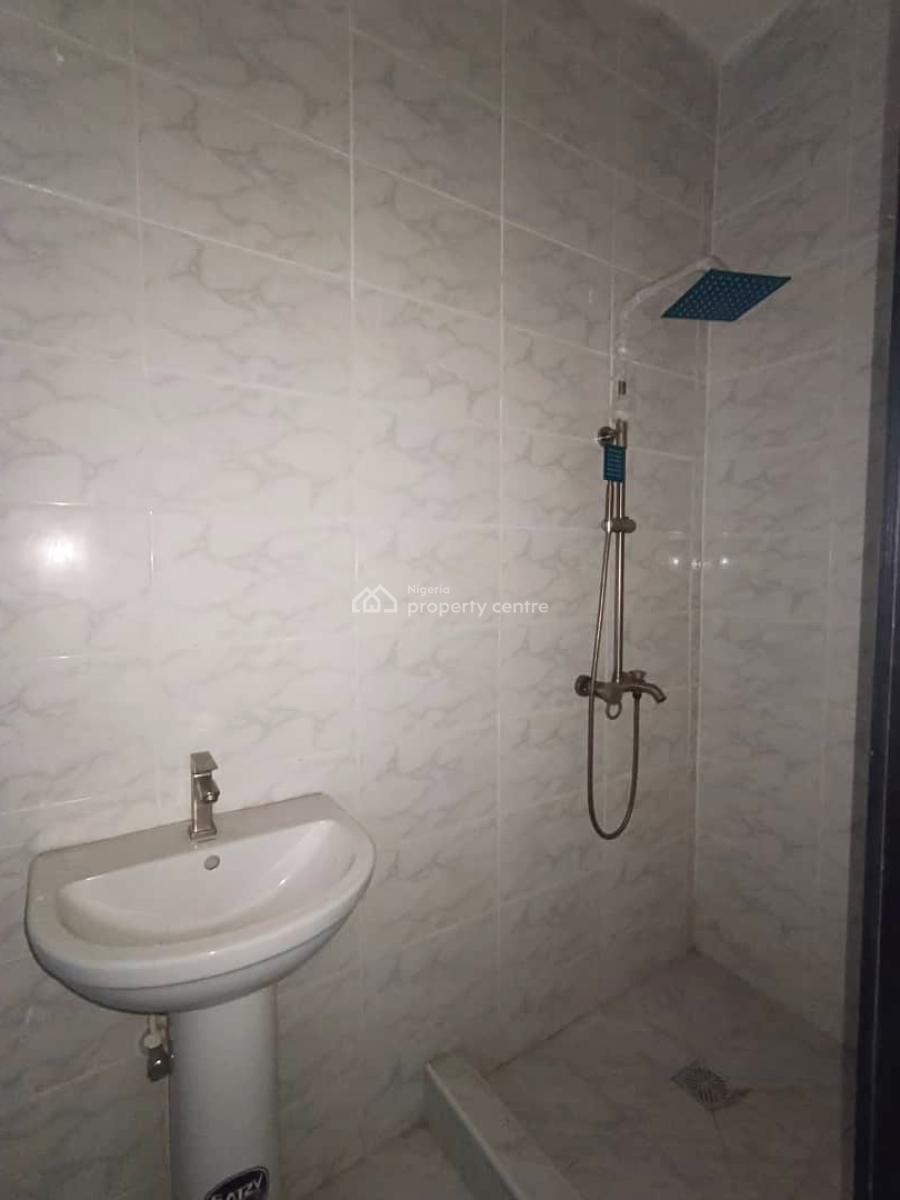 a 3 Bedroom Flat, Shoprite Road, Osapa, Lekki, Lagos, Flat / Apartment for Sale