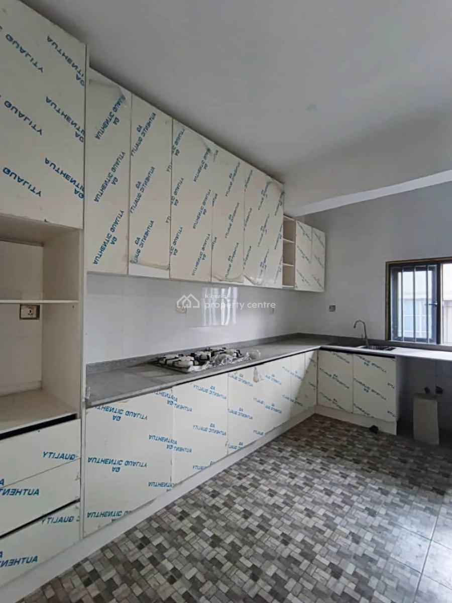 a 3 Bedroom Flat, Shoprite Road, Osapa, Lekki, Lagos, Flat / Apartment for Sale