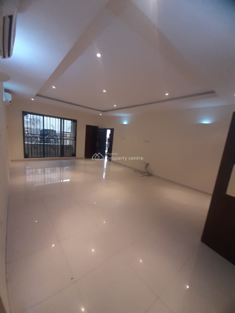 Serviced 3 Bedroom En-suite Flat with Fitted Kitchen, Air Conditioners, Lekki Phase 1, Lekki, Lagos, Flat / Apartment for Rent