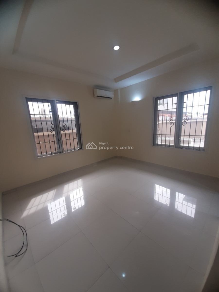 Serviced 3 Bedroom En-suite Flat with Fitted Kitchen, Air Conditioners, Lekki Phase 1, Lekki, Lagos, Flat / Apartment for Rent