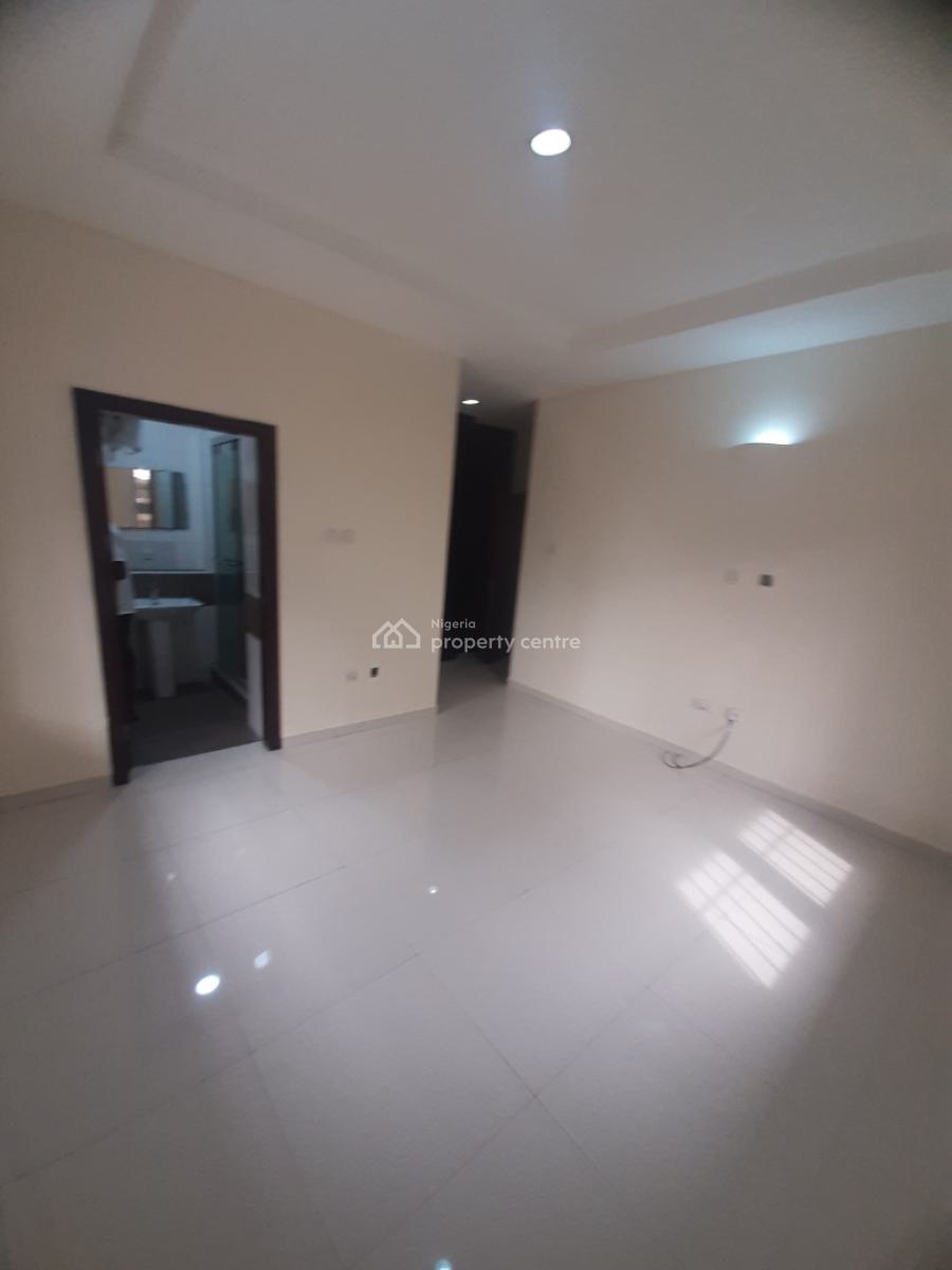 Serviced 3 Bedroom En-suite Flat with Fitted Kitchen, Air Conditioners, Lekki Phase 1, Lekki, Lagos, Flat / Apartment for Rent