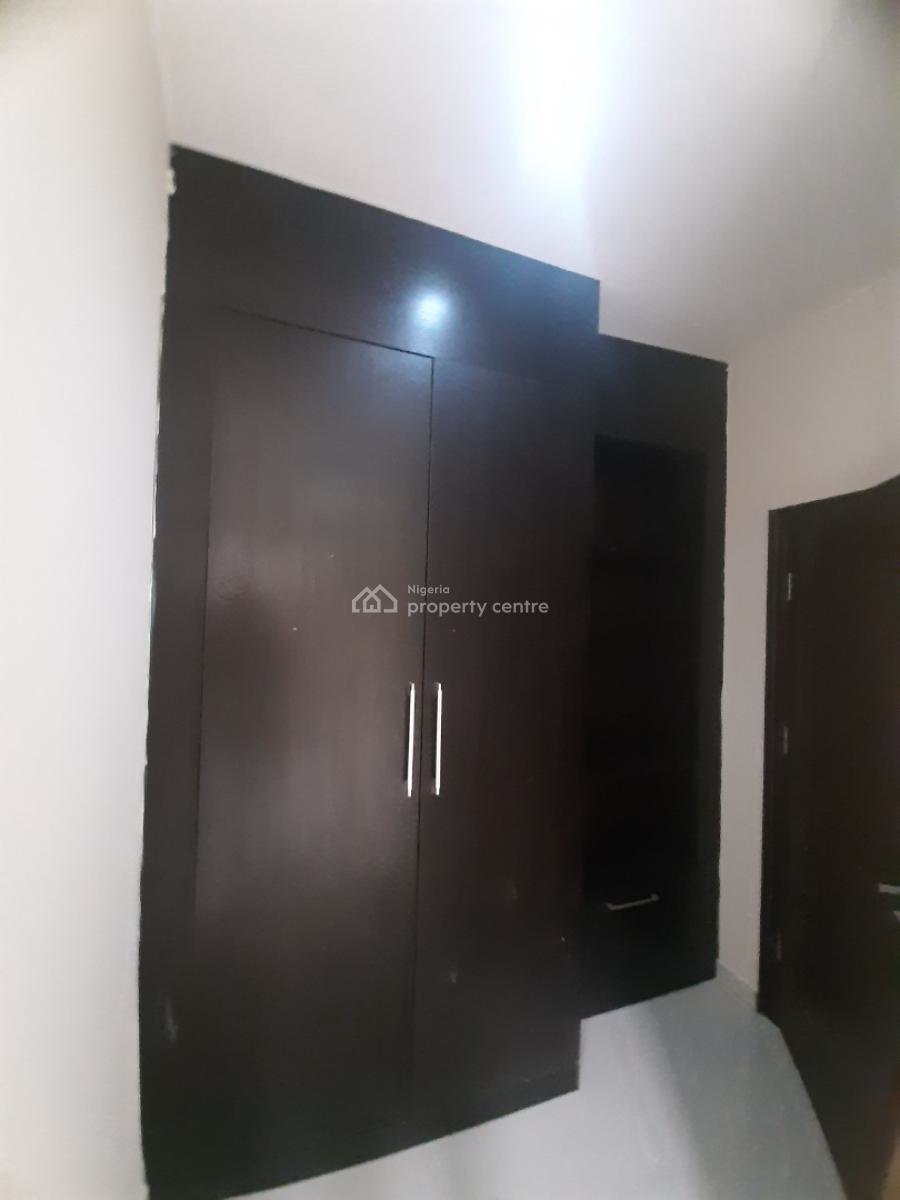 Serviced 3 Bedroom En-suite Flat with Fitted Kitchen, Air Conditioners, Lekki Phase 1, Lekki, Lagos, Flat / Apartment for Rent