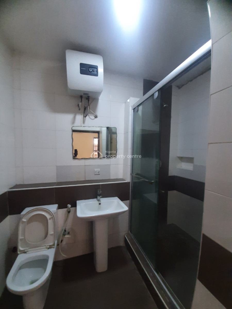 Serviced 3 Bedroom En-suite Flat with Fitted Kitchen, Air Conditioners, Lekki Phase 1, Lekki, Lagos, Flat / Apartment for Rent
