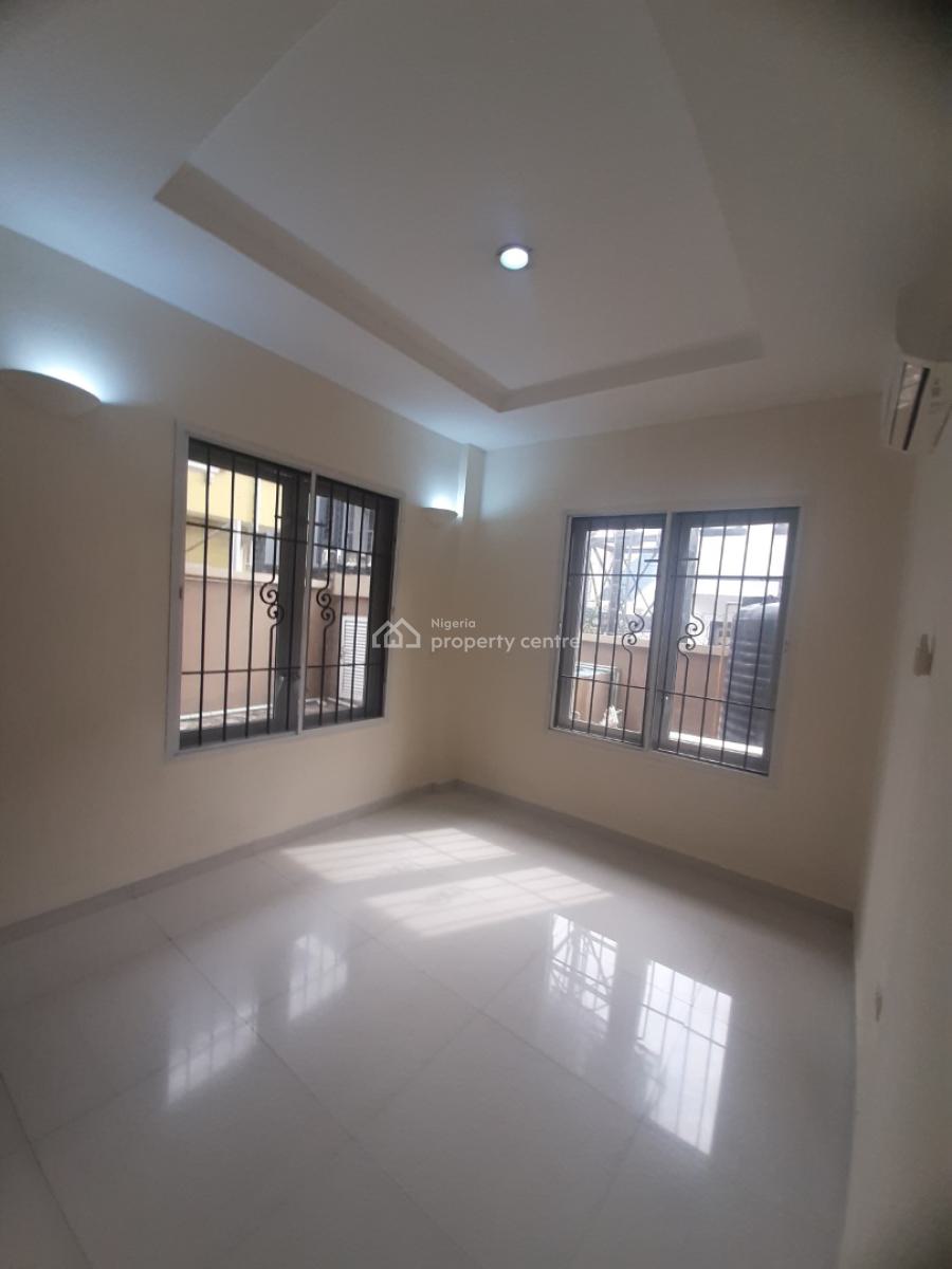 Serviced 3 Bedroom En-suite Flat with Fitted Kitchen, Air Conditioners, Lekki Phase 1, Lekki, Lagos, Flat / Apartment for Rent