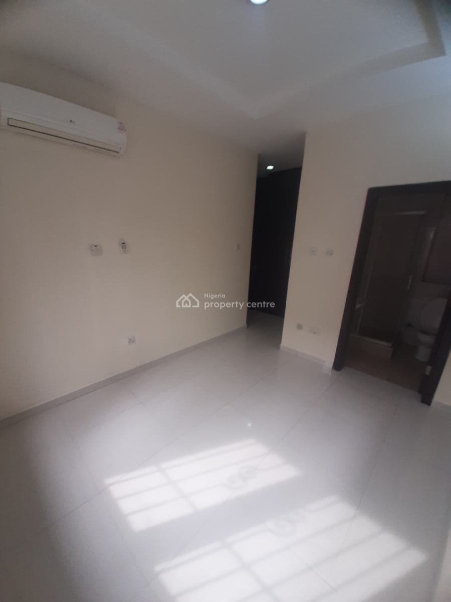 Serviced 3 Bedroom En-suite Flat with Fitted Kitchen, Air Conditioners, Lekki Phase 1, Lekki, Lagos, Flat / Apartment for Rent