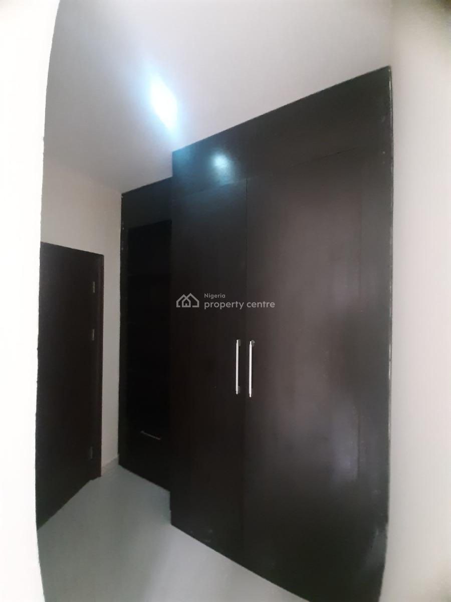Serviced 3 Bedroom En-suite Flat with Fitted Kitchen, Air Conditioners, Lekki Phase 1, Lekki, Lagos, Flat / Apartment for Rent