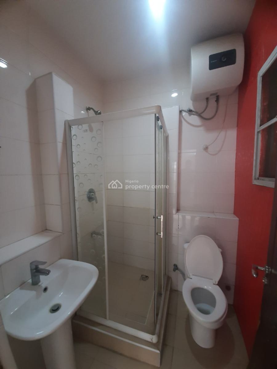 Serviced 3 Bedroom En-suite Flat with Fitted Kitchen, Air Conditioners, Lekki Phase 1, Lekki, Lagos, Flat / Apartment for Rent
