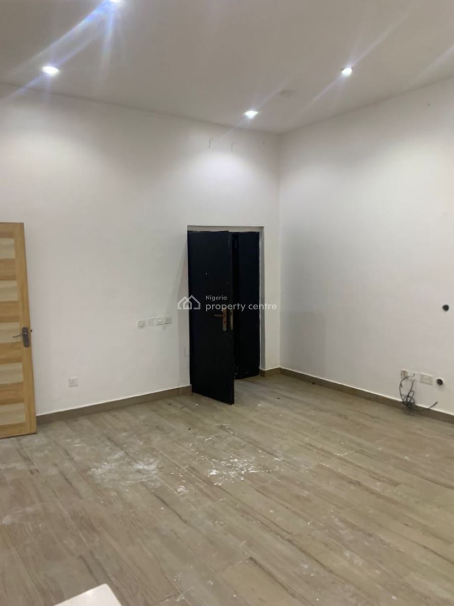 Lovely and Well Maintained One Bedroom Apartment, Right Side, Lekki Phase 1, Lekki, Lagos, Mini Flat (room and Parlour) for Rent