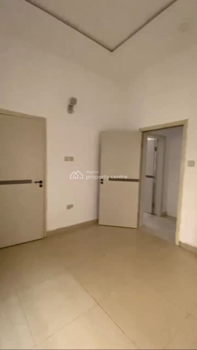 a  Shared Room Downstairs Available, Osapa, Lekki, Lagos, Flat / Apartment for Rent