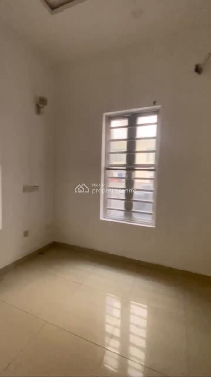 a  Shared Room Downstairs Available, Osapa, Lekki, Lagos, Flat / Apartment for Rent