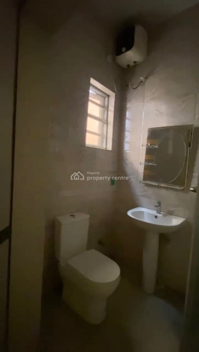 a  Shared Room Downstairs Available, Osapa, Lekki, Lagos, Flat / Apartment for Rent