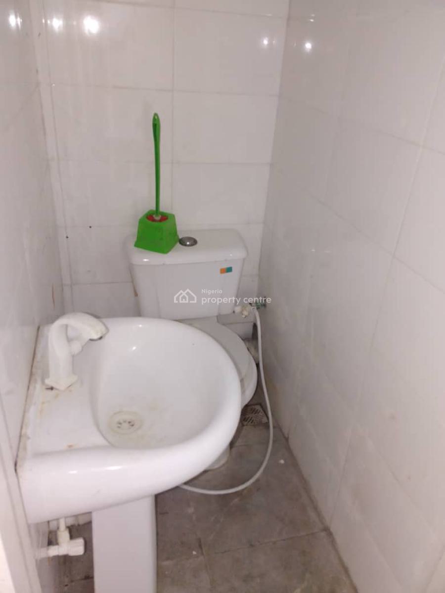 2bedroom Flat Upstairs Inside a Gated Estate in Osapa London Lekki, Osapa London Lekki, Osapa, Lekki, Lagos, Flat / Apartment for Rent