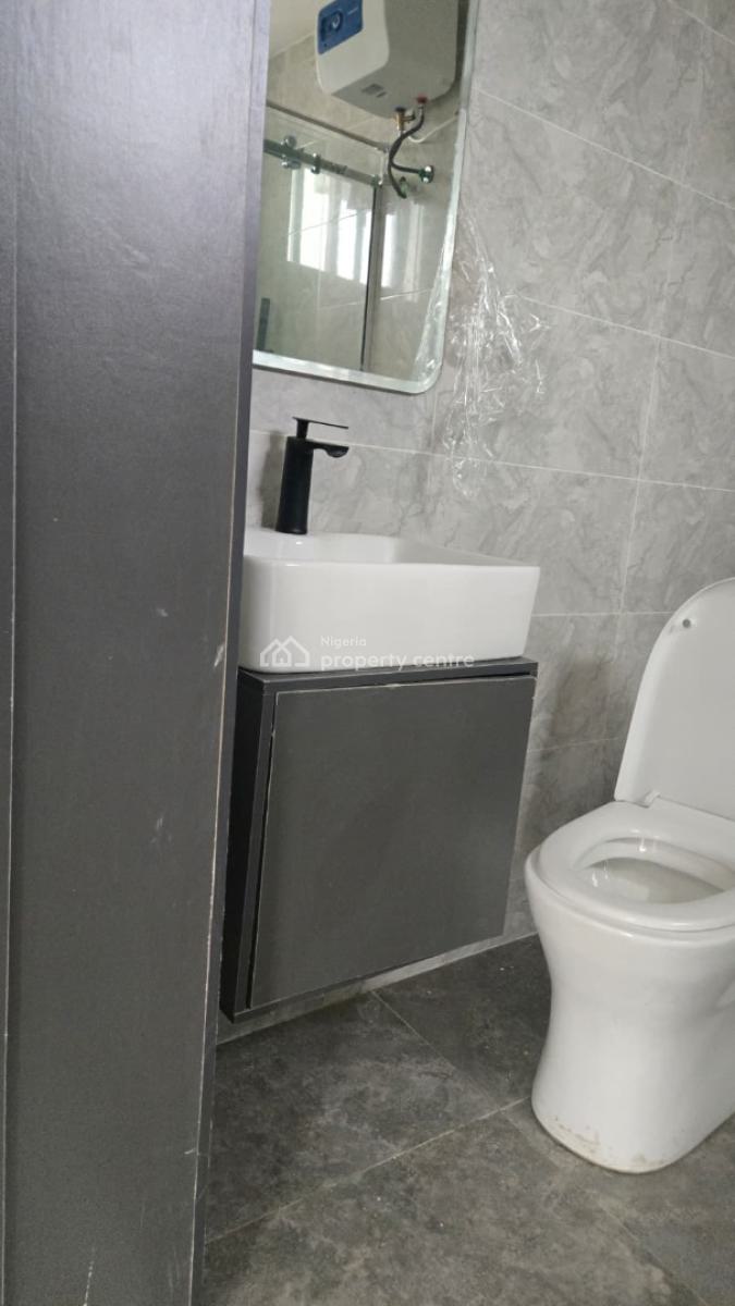 1 Bedroom, Lekki Phase 1, Lekki, Lagos, Mini Flat (room and Parlour) for Rent