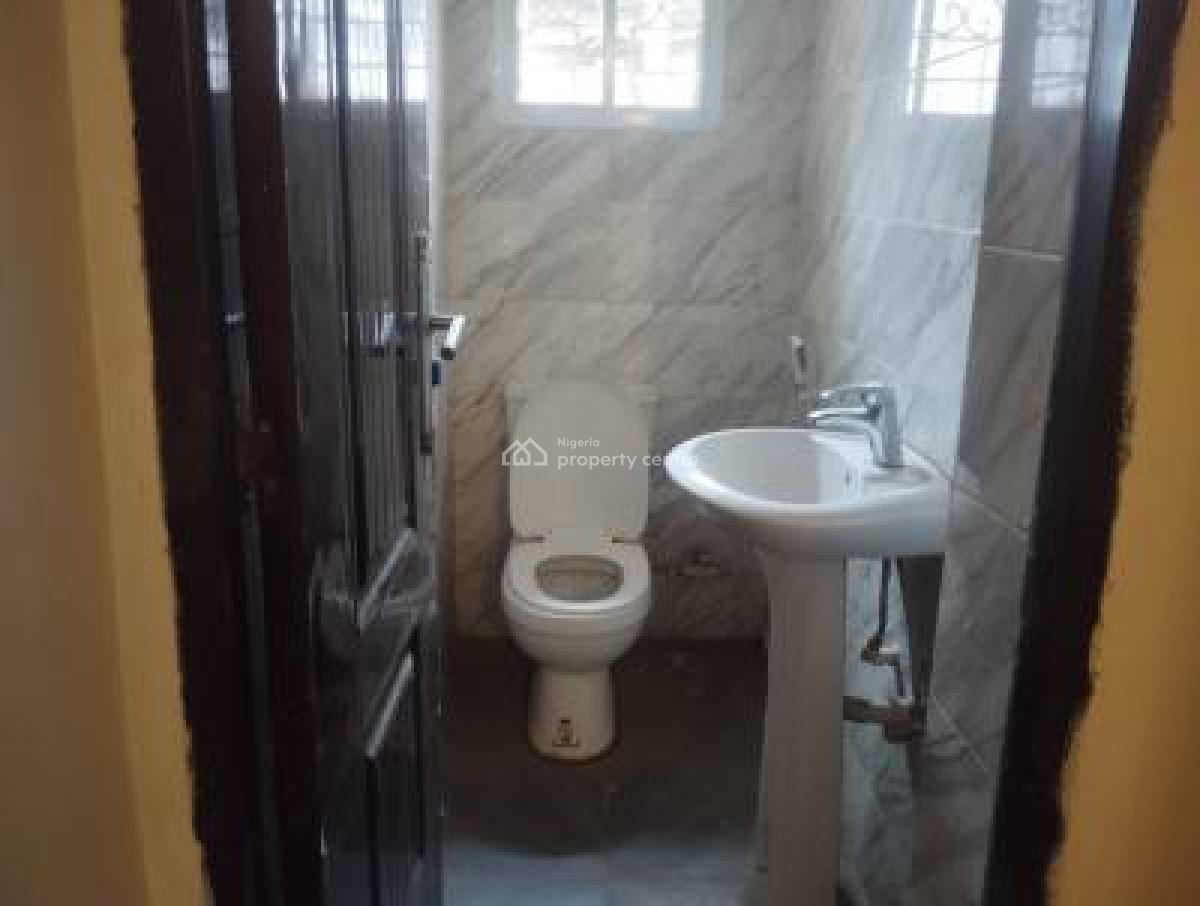 Luxury 2 Bedroom Spacious & Serviced Apartment with Bq in an Estate, Utako, Abuja, Flat / Apartment for Rent