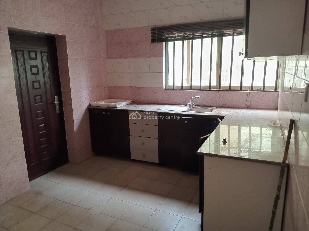 a Very Good Spacious 2bedroom Flat + 1bq, Wuse 2, Abuja, Flat / Apartment for Rent