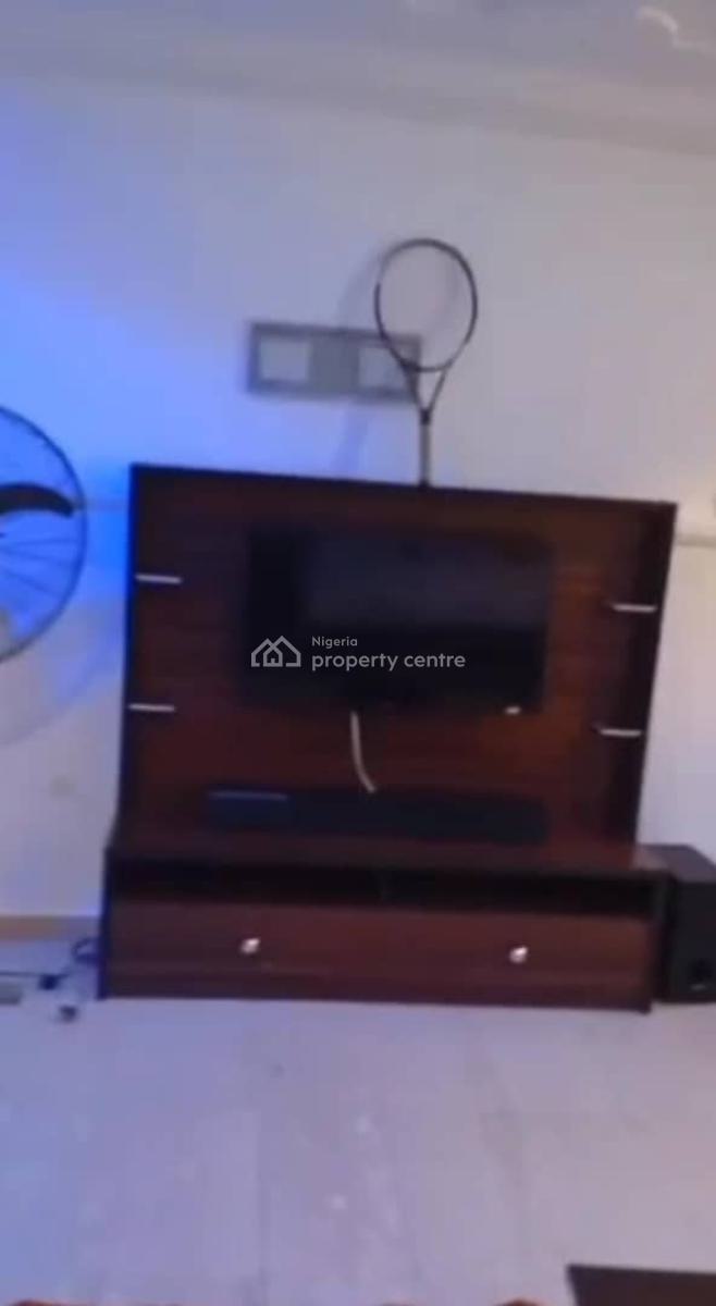 Distress 19 Rooms + Swimming Pool Hotel in a Strategic Location, Off Airport Road, Benin, Oredo, Edo, Hotel / Guest House for Sale