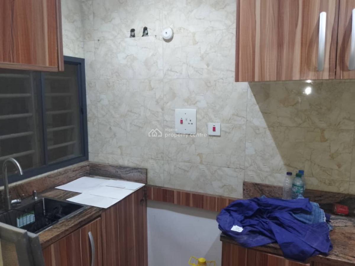 Excellent Spacious 3 Bedroom Apartment, 1st Avenue, Gwarinpa, Abuja, Flat / Apartment for Rent