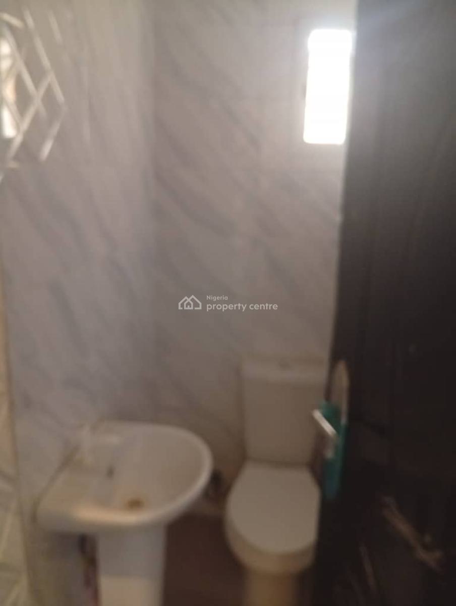 Excellent Spacious 3 Bedroom Apartment, 1st Avenue, Gwarinpa, Abuja, Flat / Apartment for Rent
