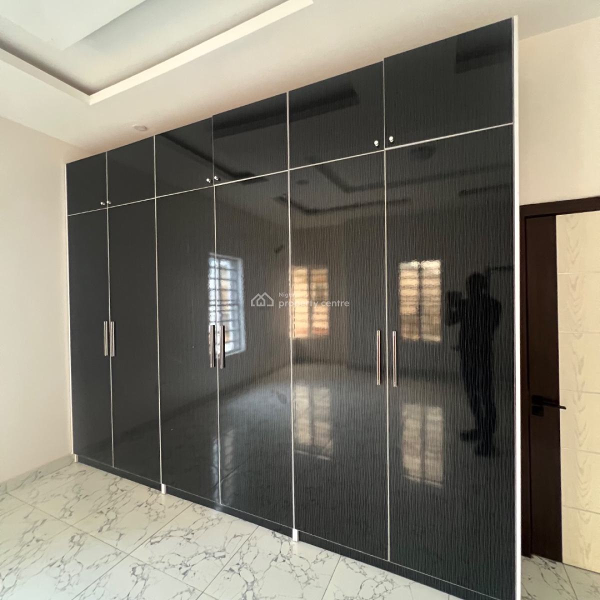 4/5 Bed  180/200/230/250 Million, Ikota, Lekki, Lagos, House for Sale