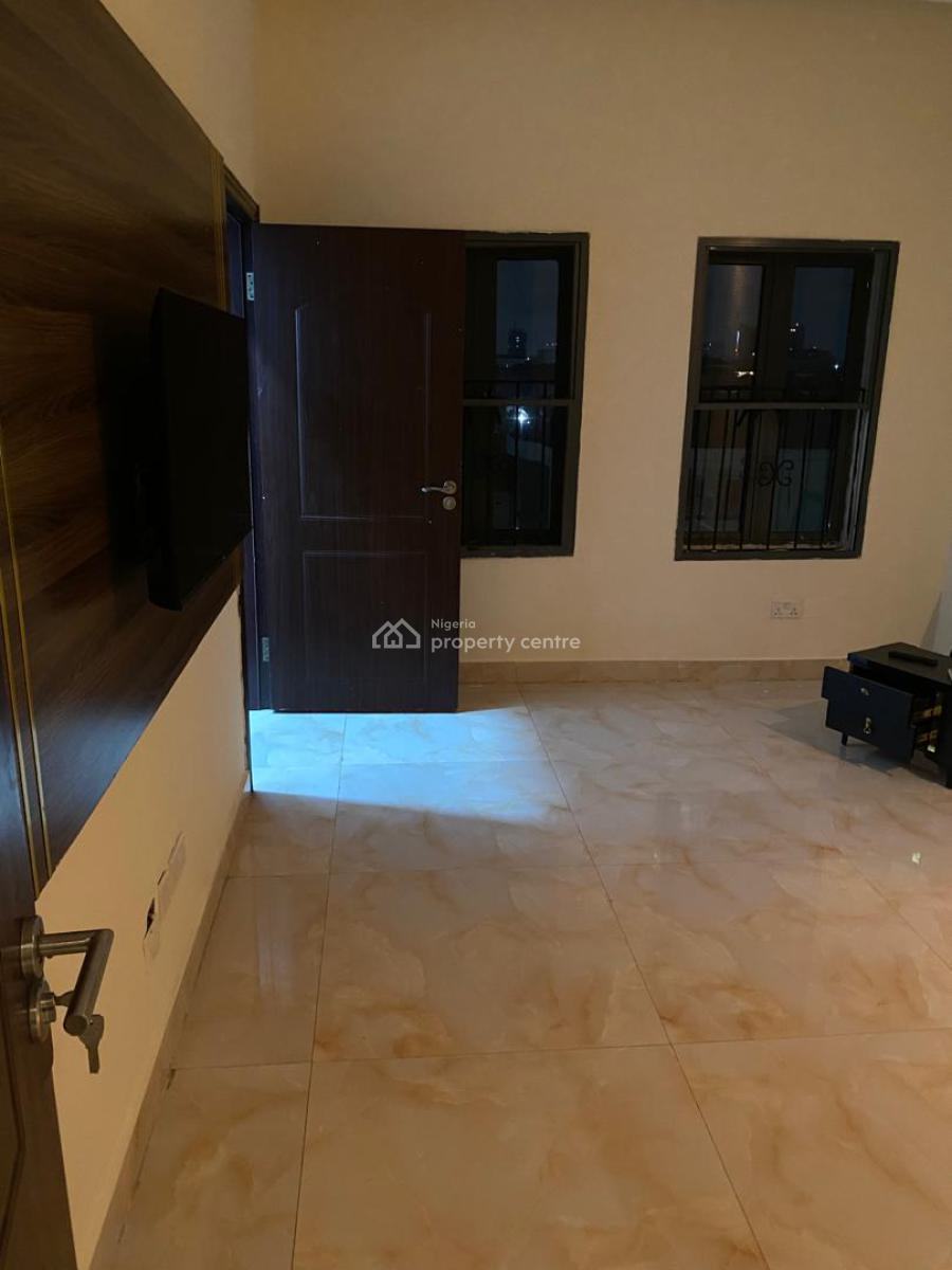 Luxurious and Spacious 3 Bedroom Apartment on 5th Floor, Off Palace Road, Oniru, Victoria Island (vi), Lagos, Flat / Apartment for Rent