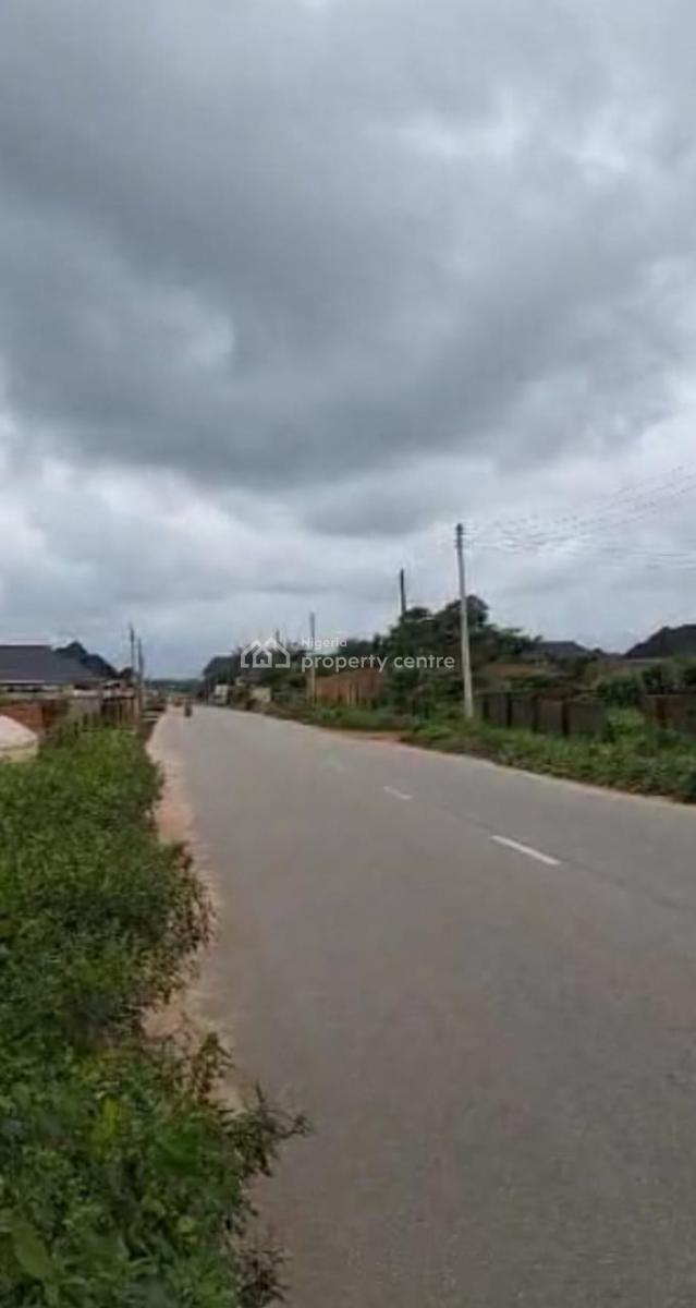 Distress 100 By 100 Square Meters Commercial Land in a Great Location, Amagba - Onazagbon Main Tarred Road, Benin, Oredo, Edo, Land for Sale