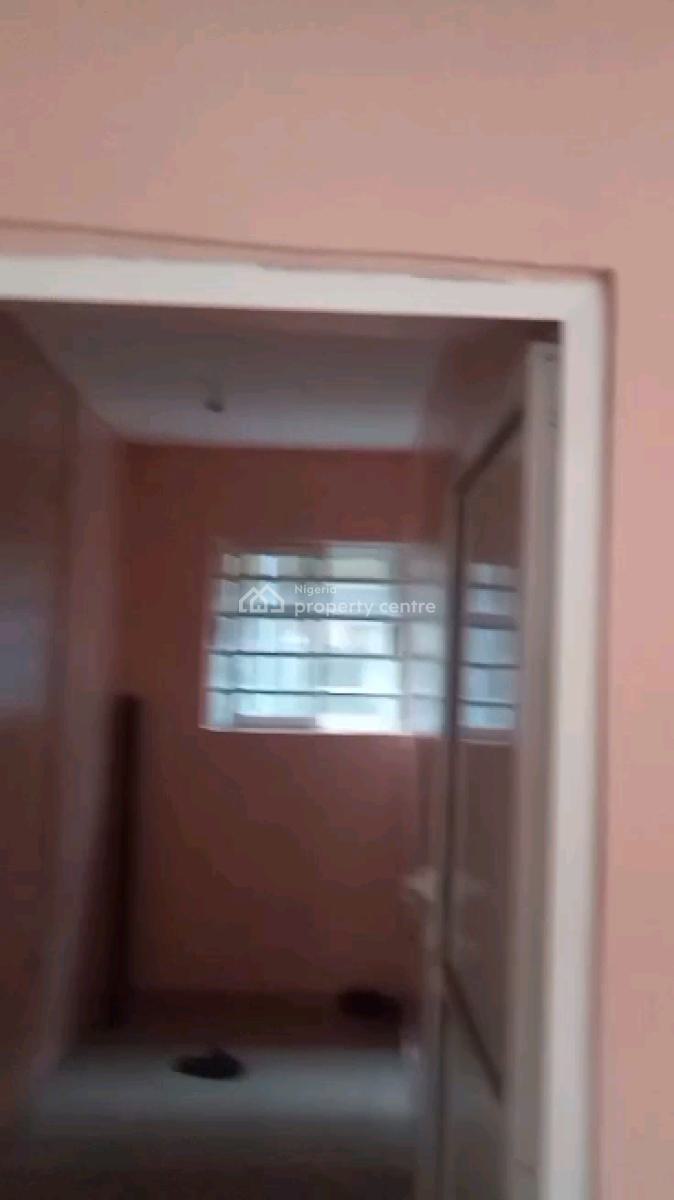 a Very Big Shop, Fola Agoro Road, Shomolu, Lagos, Shop for Rent