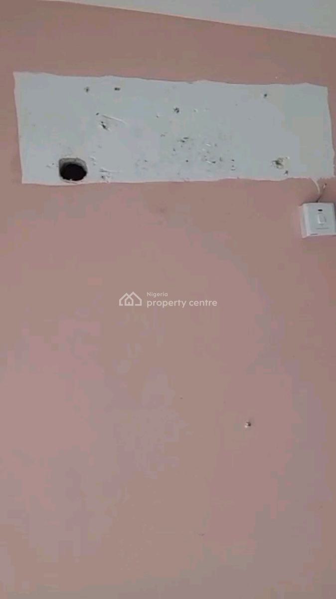 a Very Big Shop, Fola Agoro Road, Shomolu, Lagos, Shop for Rent
