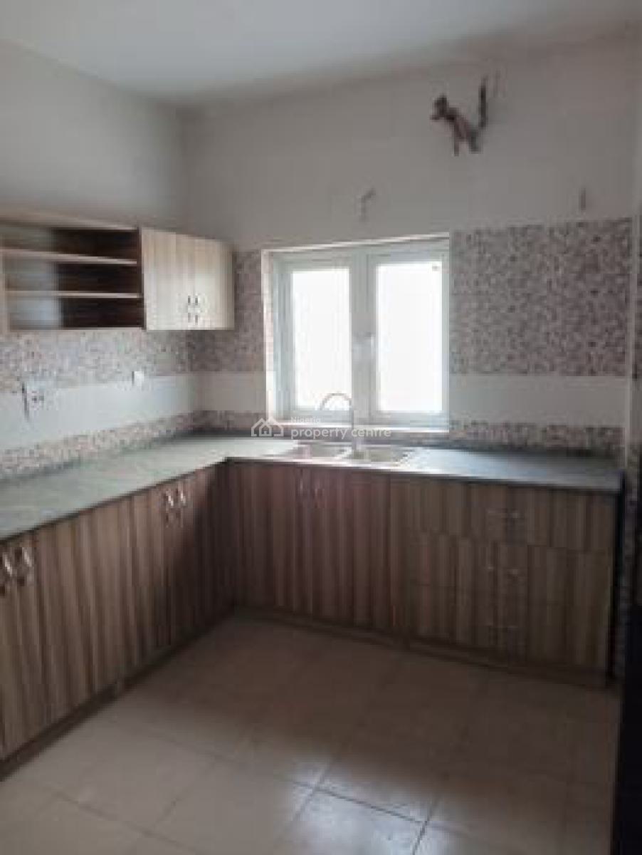 a Very Good Spacious 2 Bedroom Flat + 1bq Attached, Utako District, Utako, Abuja, Flat / Apartment for Rent