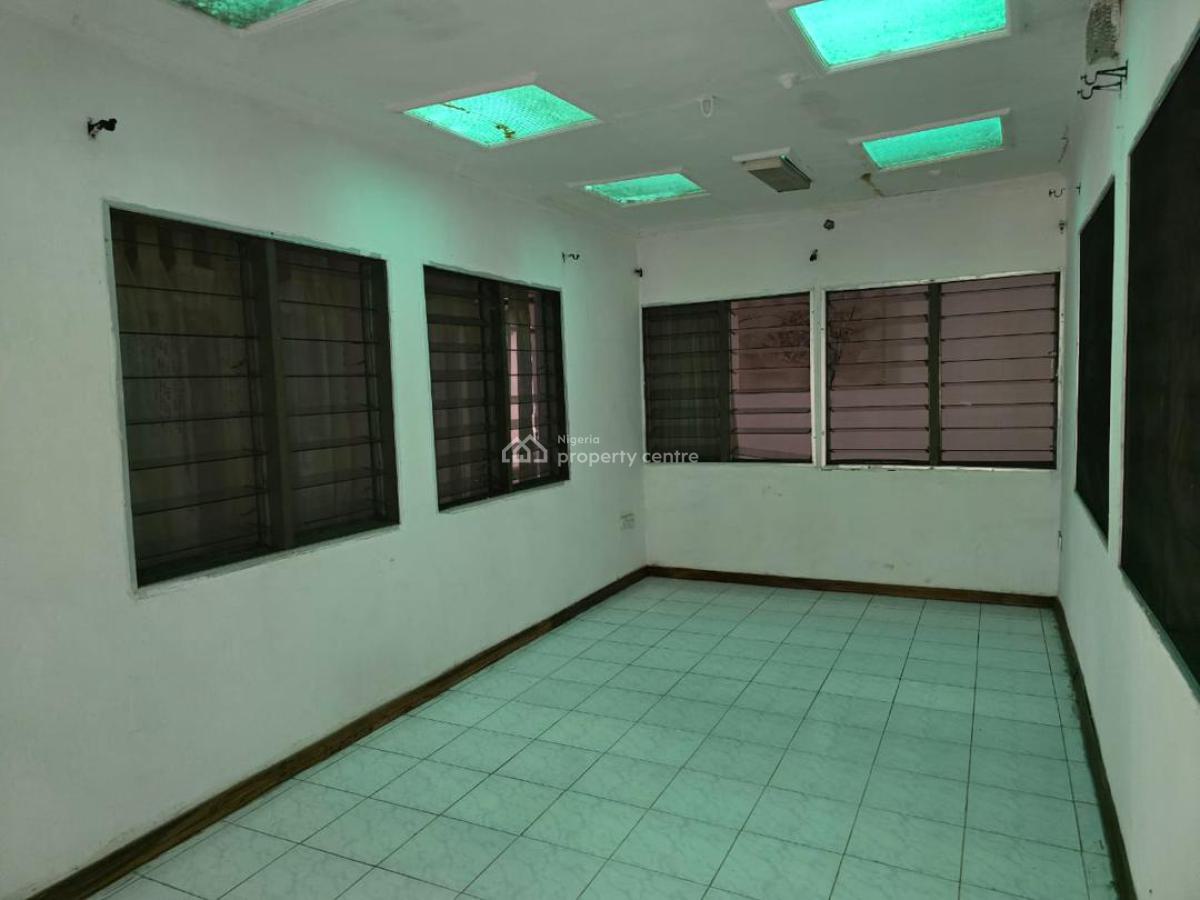 3 Bedroom Semi Detached Bungalow & Bq Self Compound, Lekki Right, Lekki Phase 1, Lekki, Lagos, Semi-detached Duplex for Rent