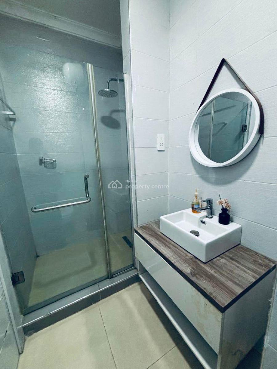 Fully Furnished and Serviced 2 Bedroom Apartment with Pool and Gym, Periwinkle Estate, Lekki Phase 1, Lekki, Lagos, Flat / Apartment for Rent