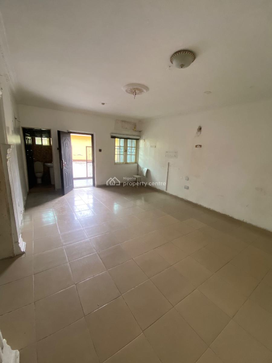 2bedroom Apartment with 2 Balcony & Big Compound in a Serene Environme, Thomas Estate, Ajah, Lagos, Flat / Apartment for Rent