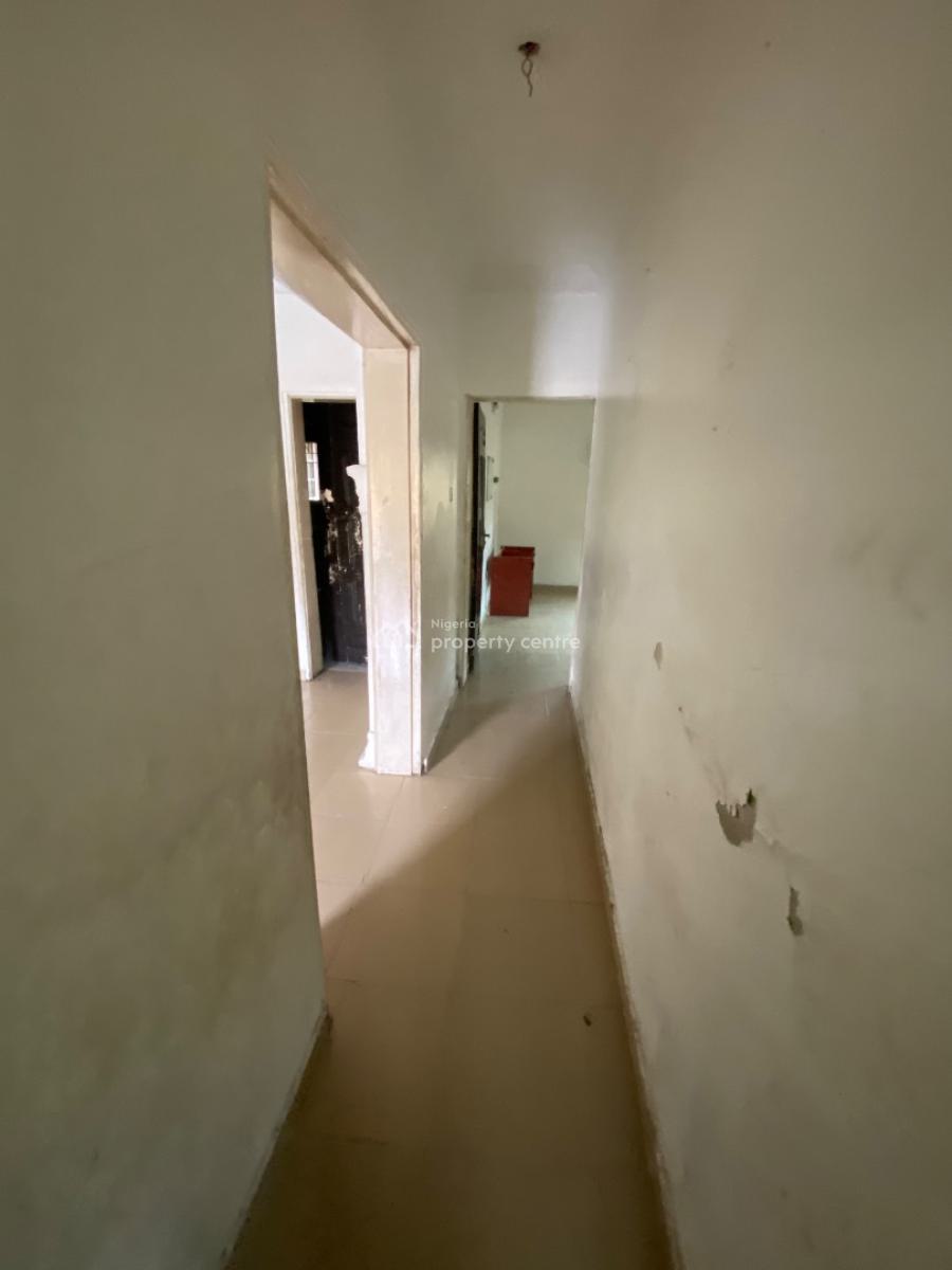 2bedroom Apartment with 2 Balcony & Big Compound in a Serene Environme, Thomas Estate, Ajah, Lagos, Flat / Apartment for Rent