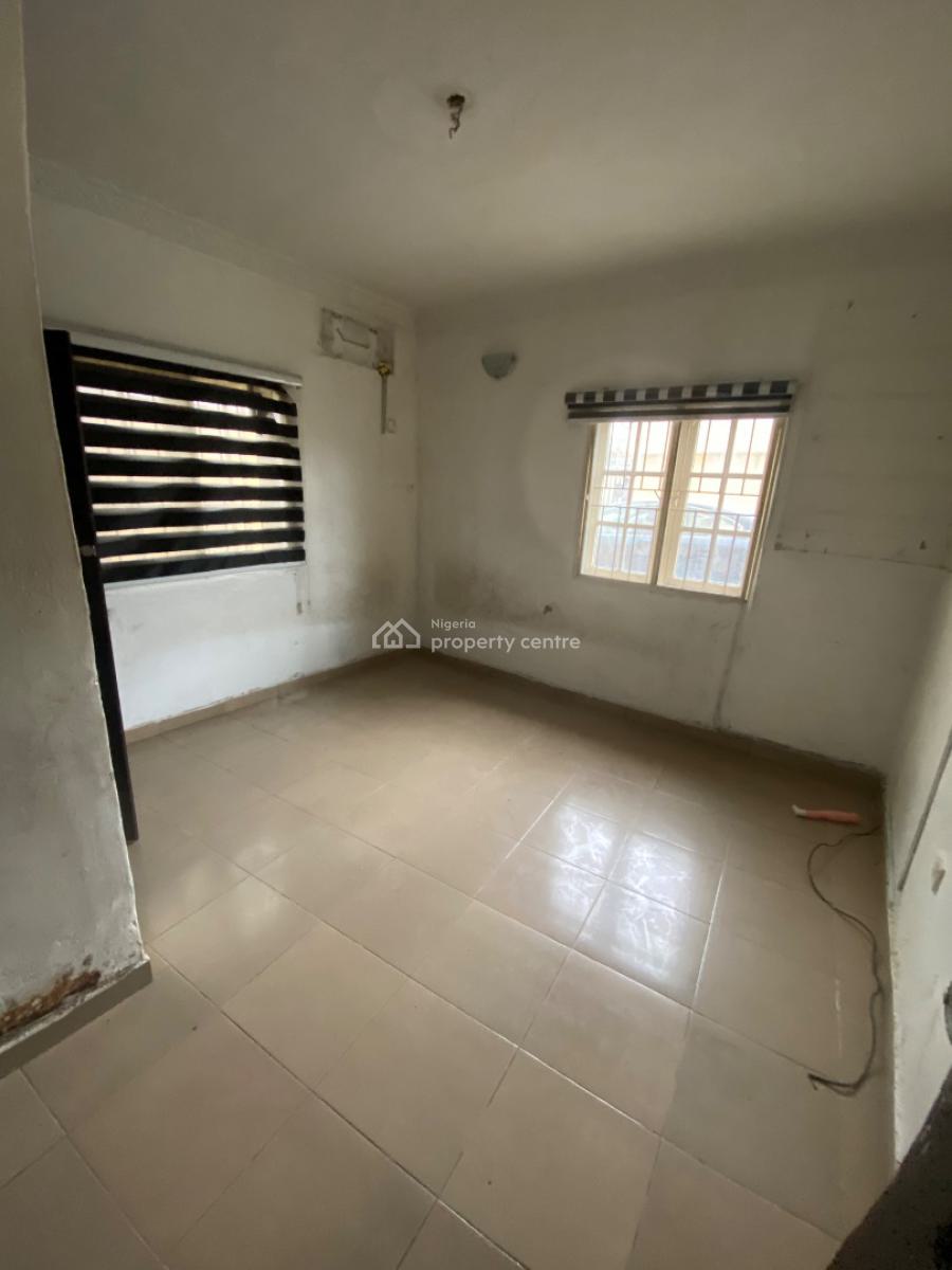 2bedroom Apartment with 2 Balcony & Big Compound in a Serene Environme, Thomas Estate, Ajah, Lagos, Flat / Apartment for Rent