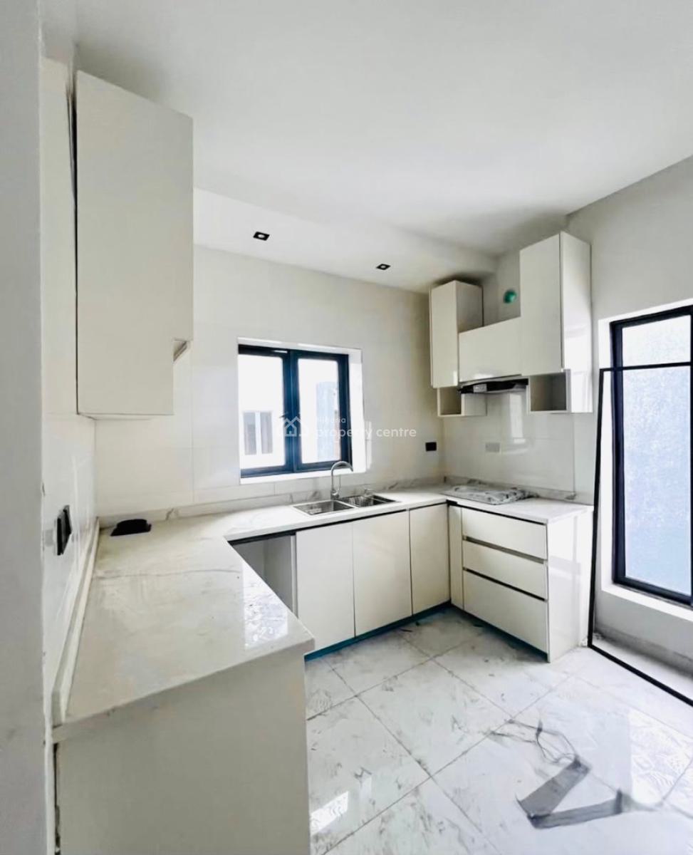 2 Bedroom Penthouse, Freedom Way, Lekki Phase 1, Lekki, Lagos, Flat / Apartment for Rent