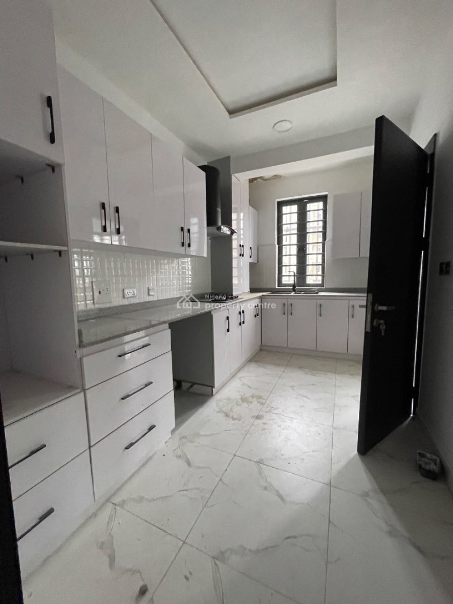 2 Bedroom Apartment, Freedom Way, Lekki Phase 1, Lekki, Lagos, Block of Flats for Sale