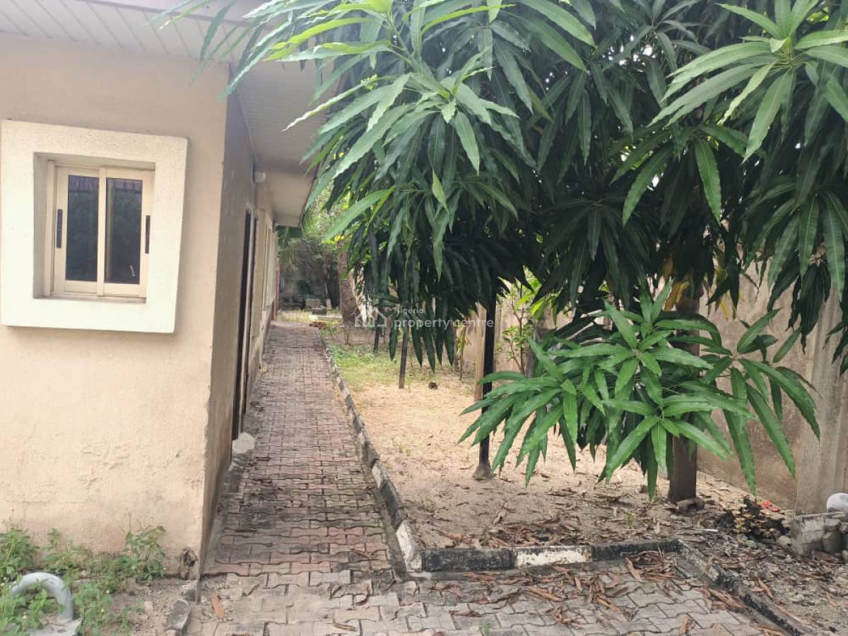 7 Rooms Duplex with 2 Rooms Bq on 905sqm, Thomas Estate, Ajah, Lagos, Detached Duplex for Sale