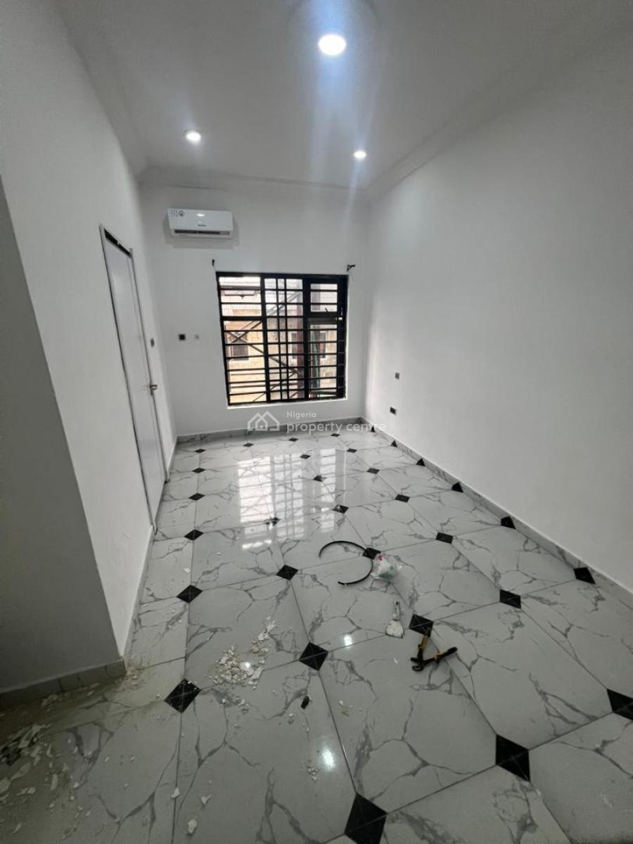 2 Bedroom Flat in an Estate, Lekki, Lagos, Flat / Apartment for Rent