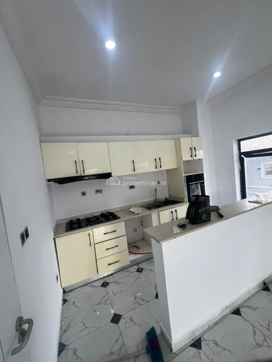 2 Bedroom Flat in an Estate, Lekki, Lagos, Flat / Apartment for Rent