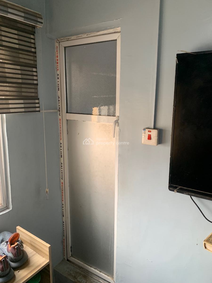 1-bedroom for Lease, Babs Kazeem Street, Obanikoro, Shomolu, Lagos, Mini Flat (room and Parlour) for Rent