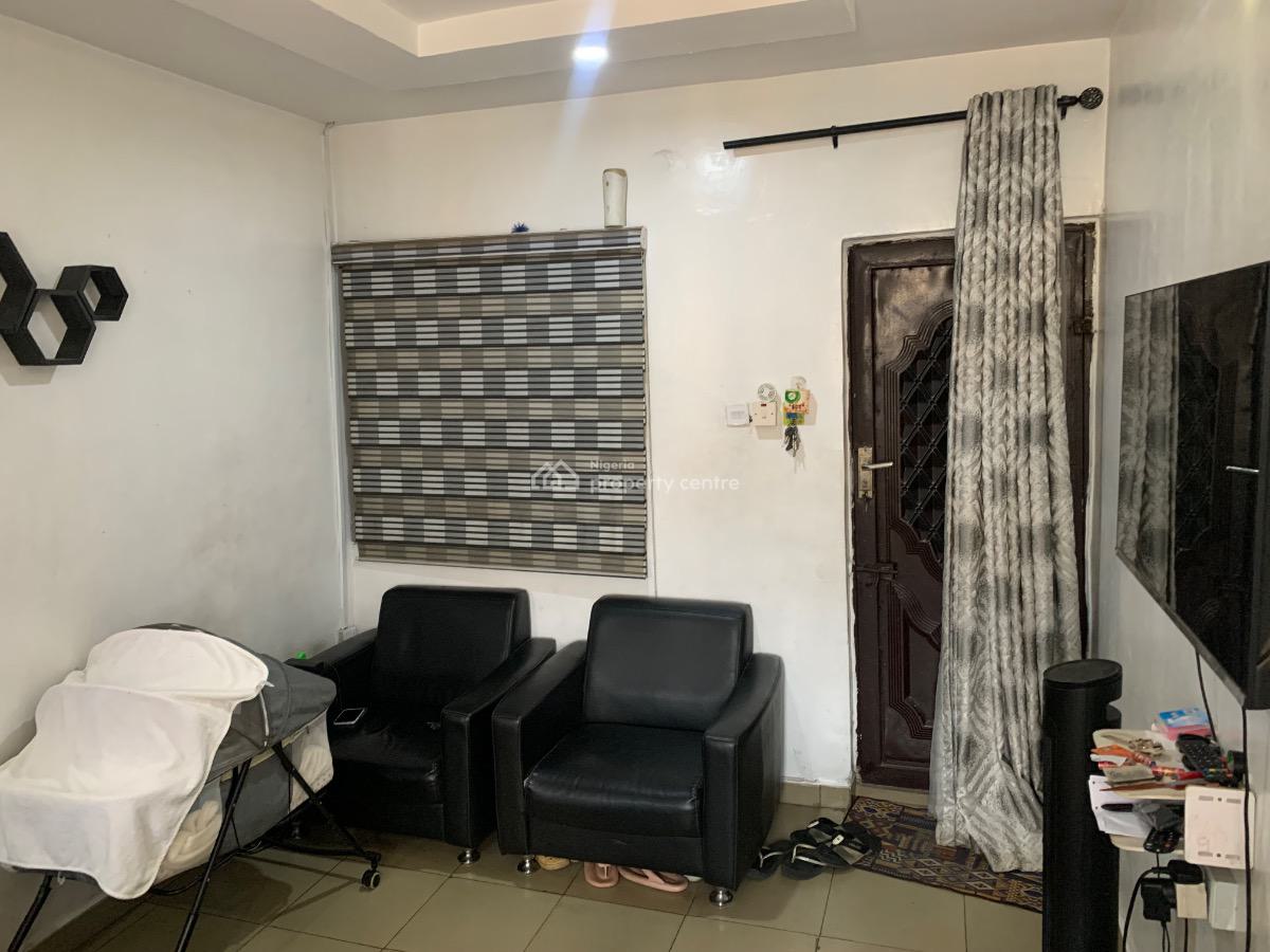 1-bedroom for Lease, Babs Kazeem Street, Obanikoro, Shomolu, Lagos, Mini Flat (room and Parlour) for Rent