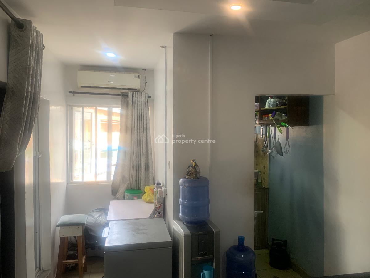 1-bedroom for Lease, Babs Kazeem Street, Obanikoro, Shomolu, Lagos, Mini Flat (room and Parlour) for Rent
