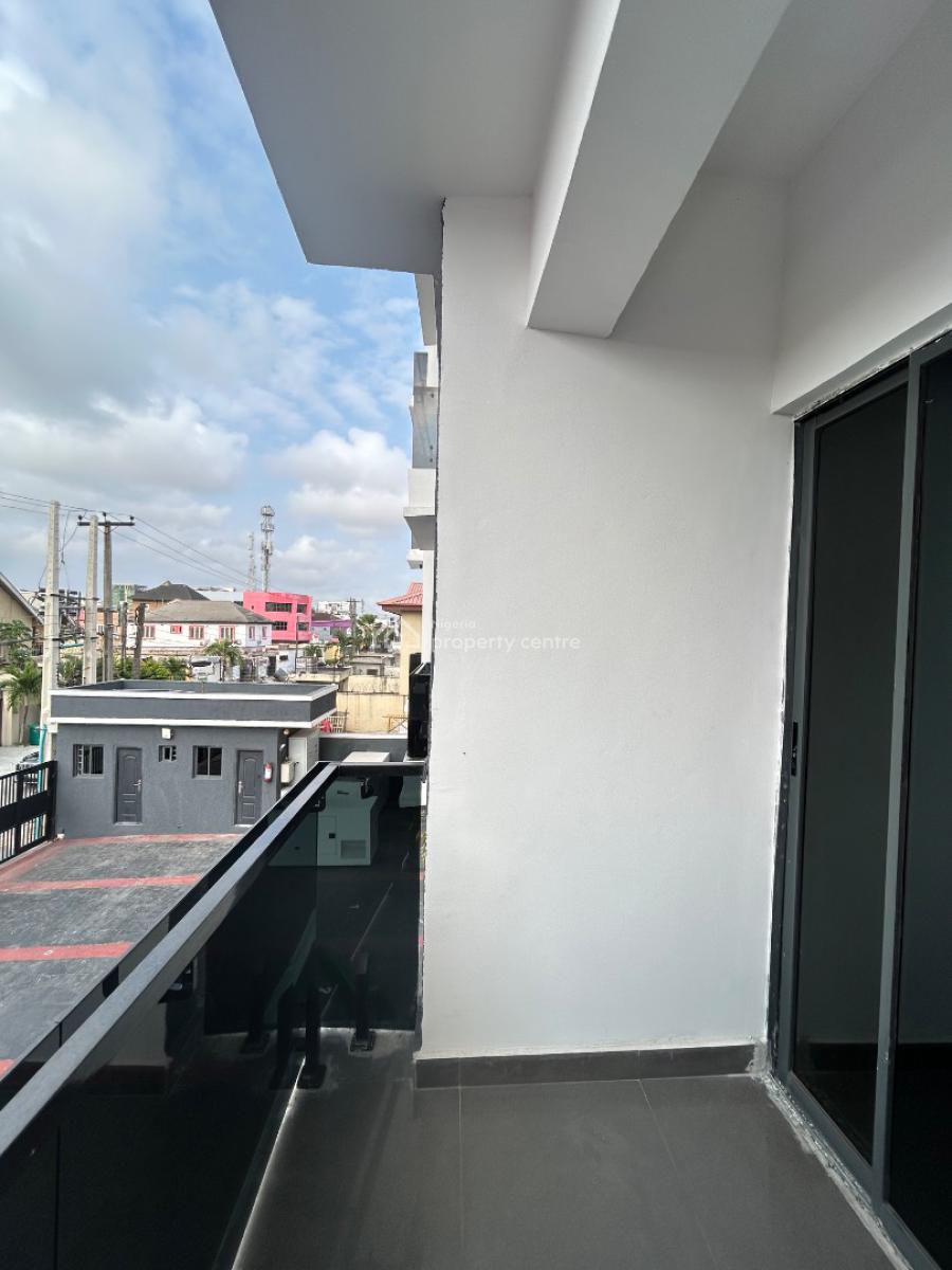 Luxury 3 Bedroom Apartment with Bq, Lekki Phase 1, Lekki, Lagos, Flat / Apartment for Sale