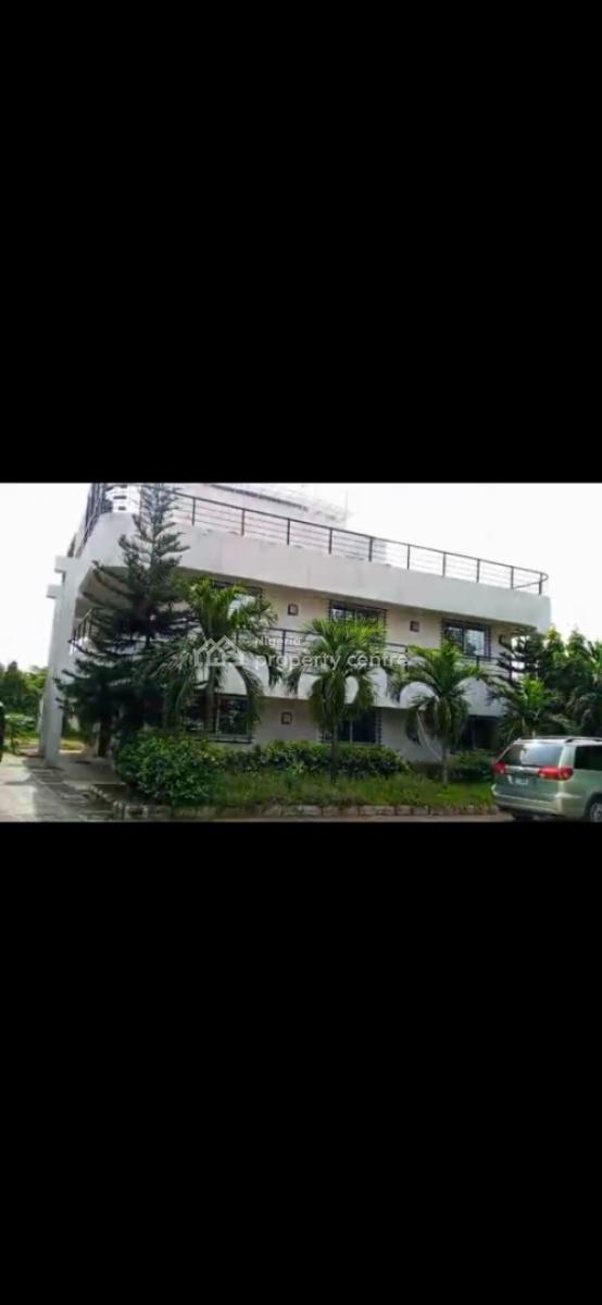 Self Compound Commercial Building in a Prime Location, Victoria Island (vi), Lagos, Commercial Property for Rent
