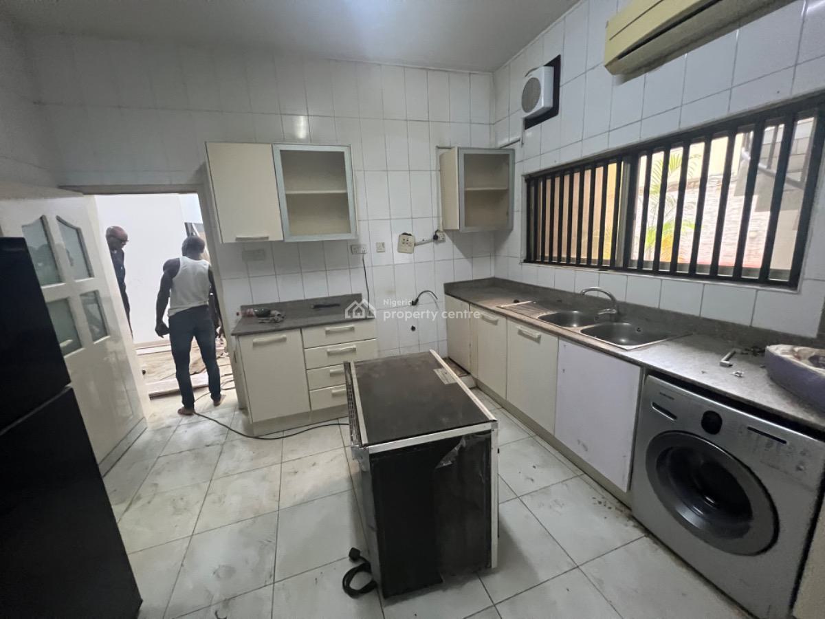 Standard 3 Bedroom Apartment with Bq, Lekki Phase 1, Lekki, Lagos, Flat / Apartment for Rent