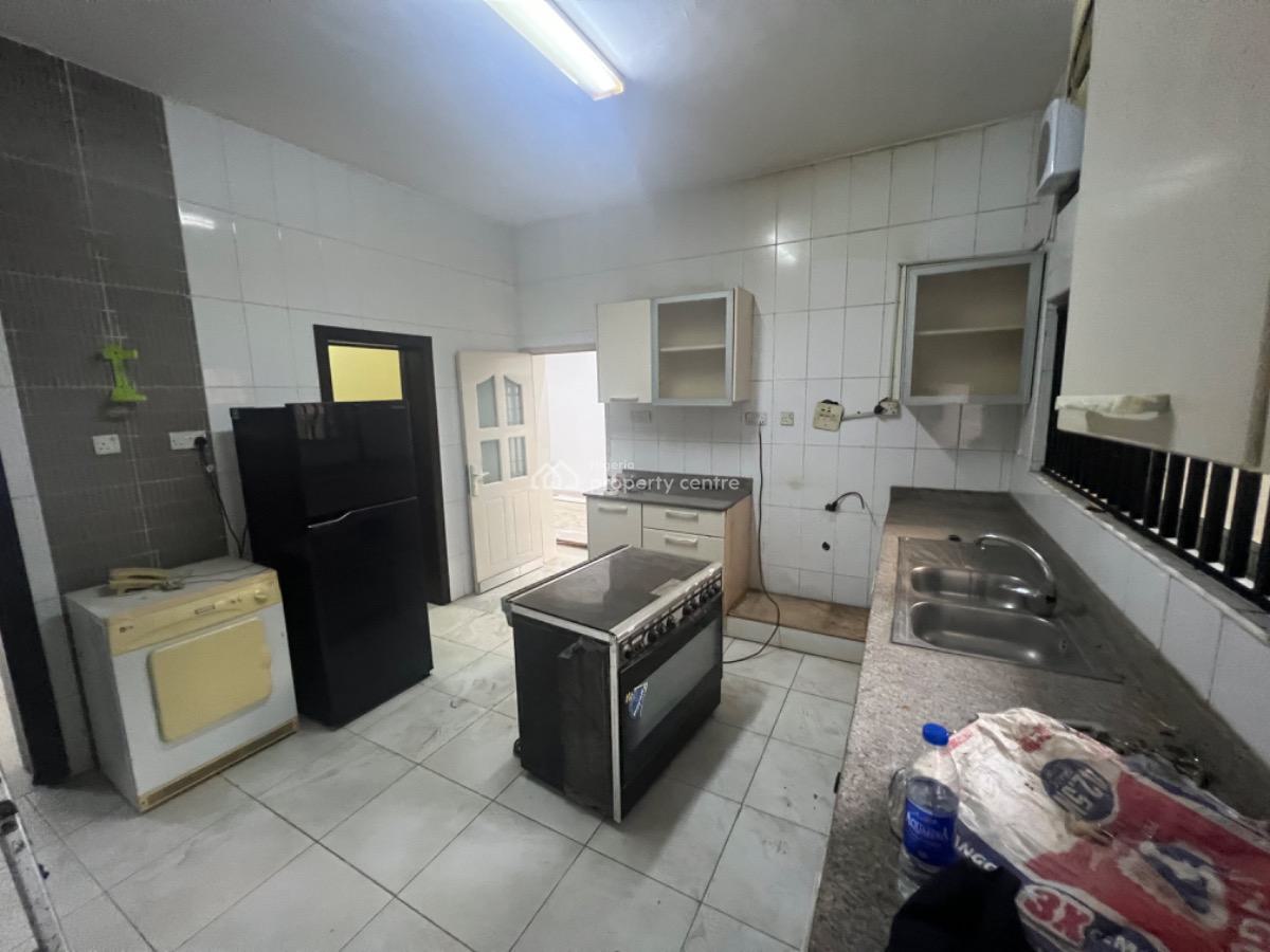 Standard 3 Bedroom Apartment with Bq, Lekki Phase 1, Lekki, Lagos, Flat / Apartment for Rent