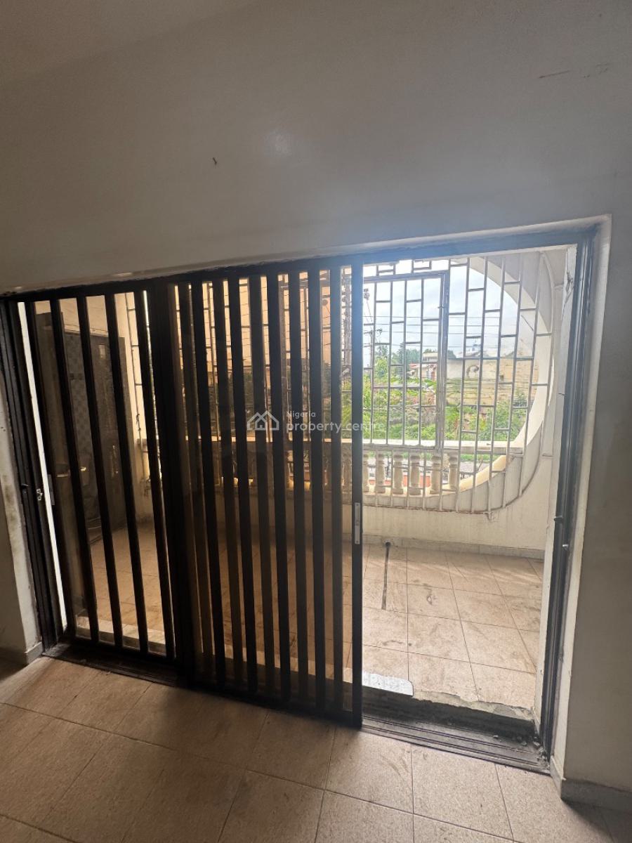 a Spacious Well Maintained 2 Bedroom Apartment, Off Admiralty Way, Lekki Phase 1, Lekki, Lagos, Flat / Apartment for Rent